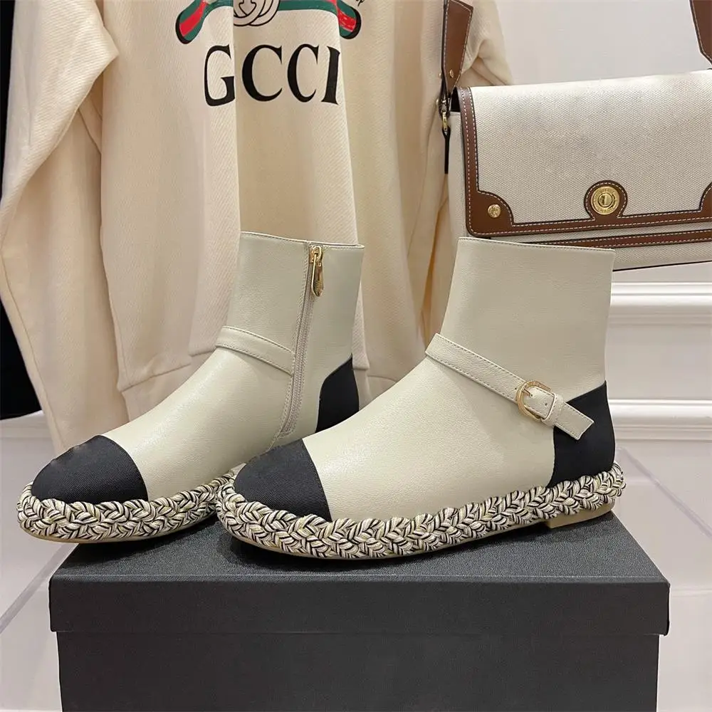 

Женская зимняя обувь на танкетке с круглым носком и молнией