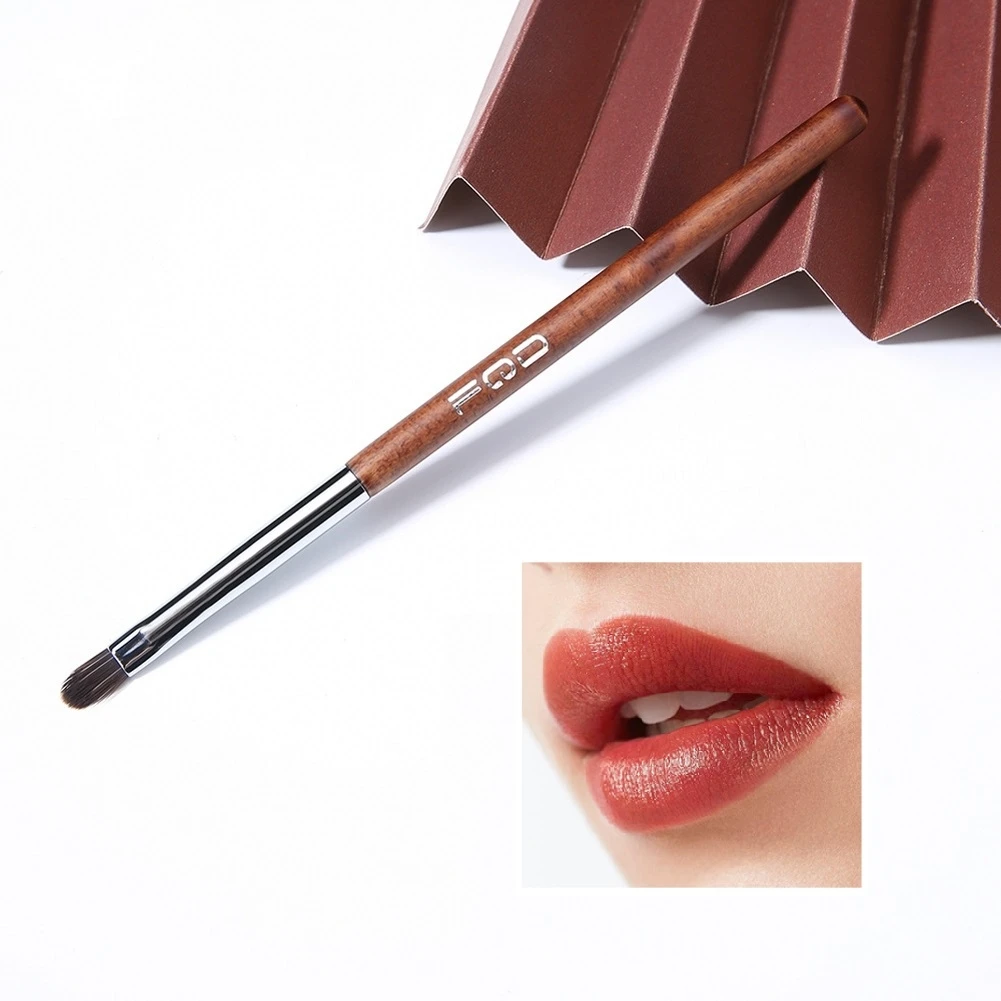 

1PC Portable Lipstick Lip Gloss Brush Make Up Brushes Cosmetic Tools for Women Makeupols