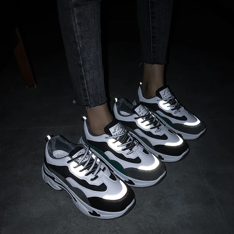 Женские кроссовки на массивной платформе черные дышащие мягкой плоской подошве