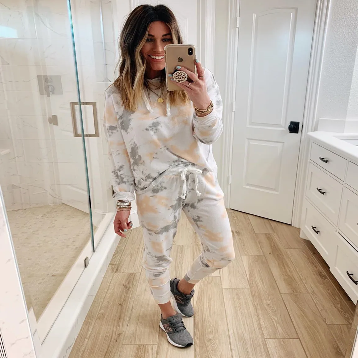 

Женский спортивный костюм, осенняя толстовка с капюшоном и длинными рукавами, свободные байкерские длинные брюки, повседневный комплект из...