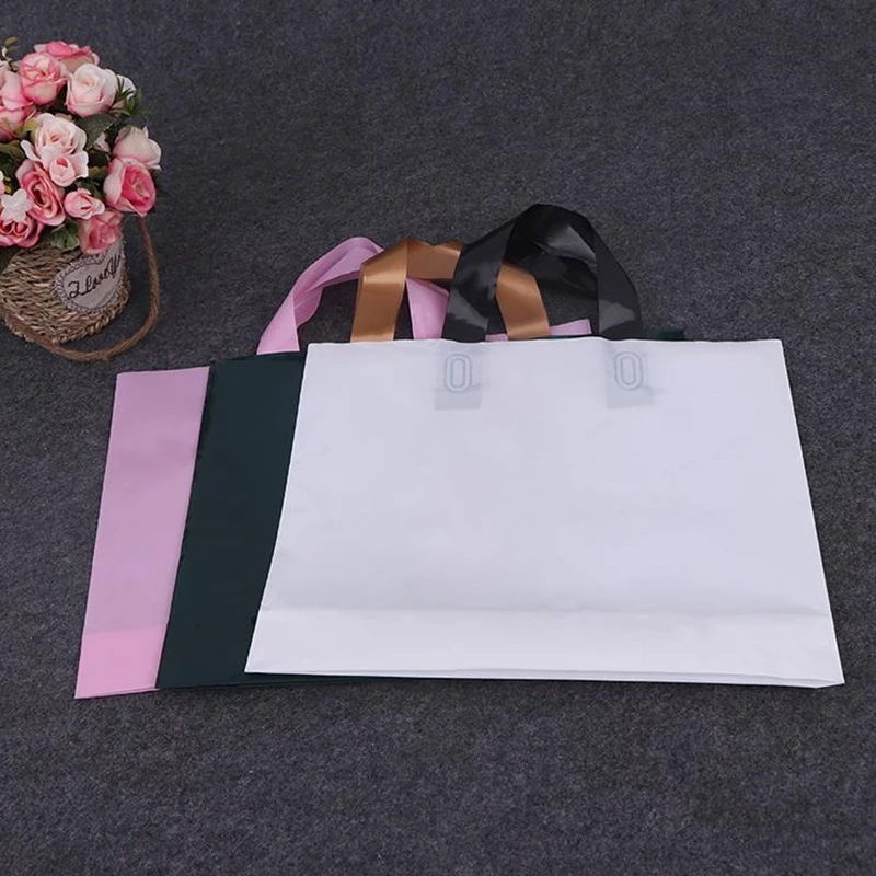

200pcs/lot Print Logo Thick Plastic Carry Bag With Handle Wedding Party Gift Bags Large Shopping Bag Custom Made One Color Logo