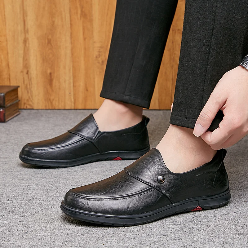 

Men Loafers Genuine Leather Driving Boat Shoes outdoor fashion breathable slip on Comfortable Men Casual Shoes Flats Moccasins