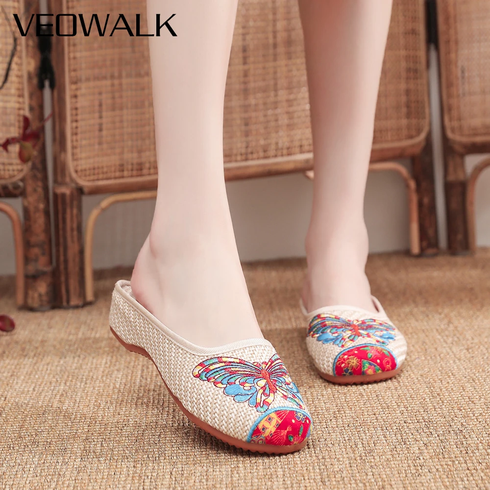 Мюли Veowalk женские с вышивкой бабочки льняные хлопковые закрытым носком плоские