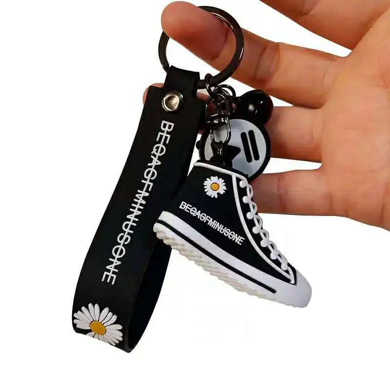 

G-DRAGON same small daisy Keychains Korean ins police Key Chain bear creative bag car small pendant accessories gift Key Ring
