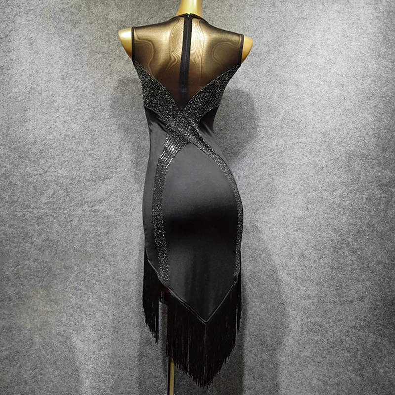 Женское платье для латиноамериканских танцев черное с блестками и бахромой