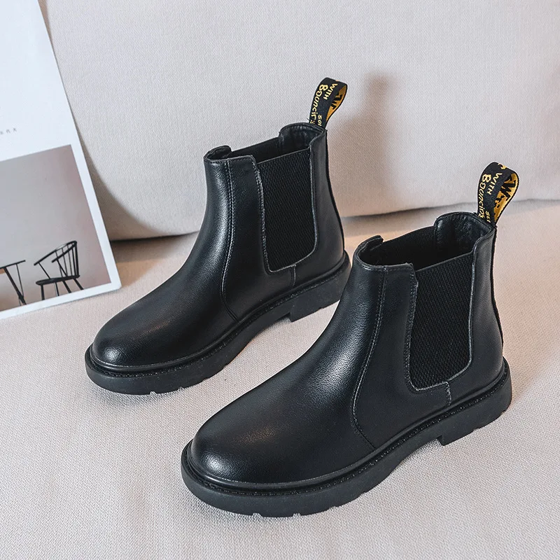 

2020 Winter Fashion Net smokestack boots and plush flat bottom large short boots British style and large women's shoes