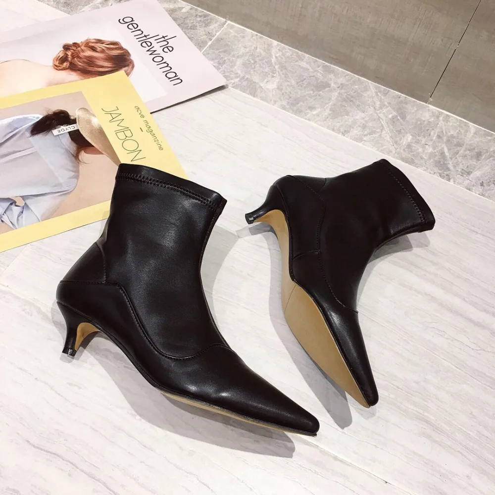 Bootee/женские ботинки г. Обувь с острым носком женские ботинки Martins на низком каблуке со шнуровкой женские ботильоны на резиновой подошве с острым носком
