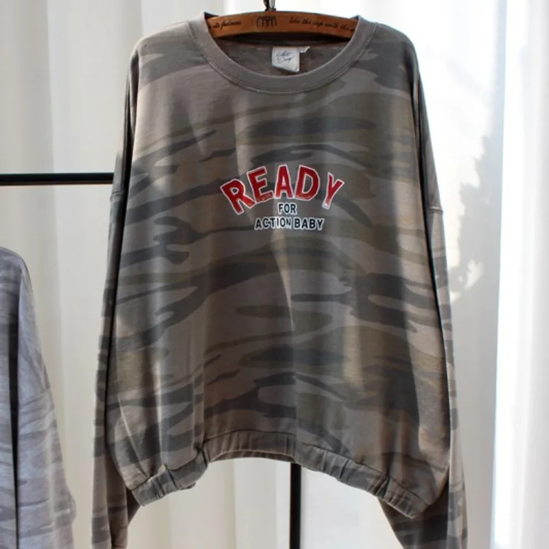 

2021 autumn trade Europe and the United States loose large size camouflage short hoodie long sleeves crop short T shirt simple v