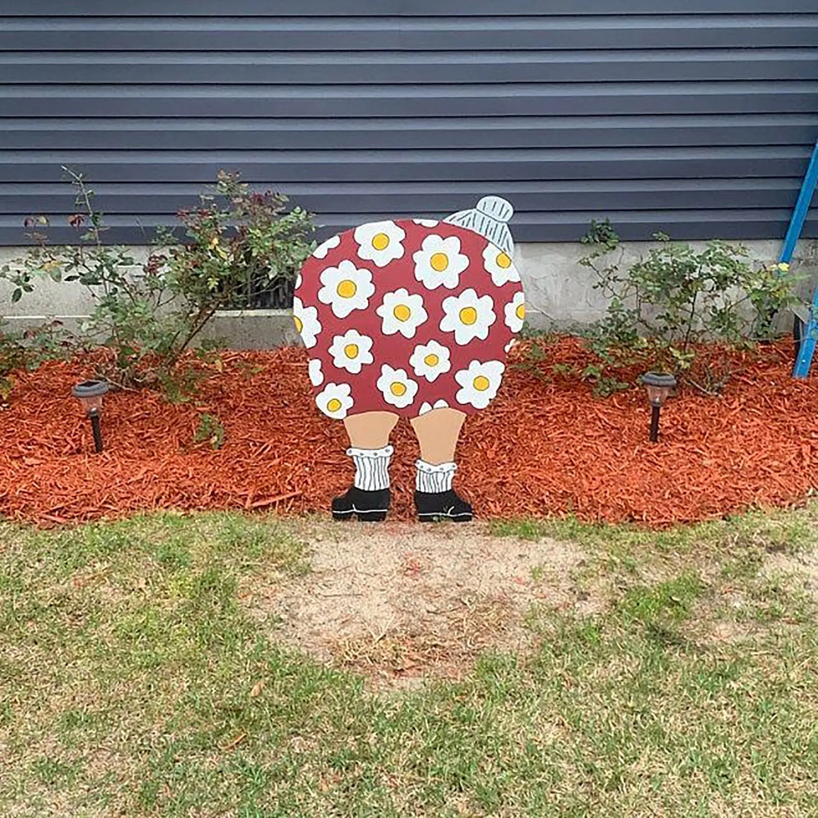 

Old Lady Bending Down Yard Sign Outdoor Lawn Art Summer Decor Yard Art Outdoor Garden Backyard Decoration Lawn Stakes Ornaments