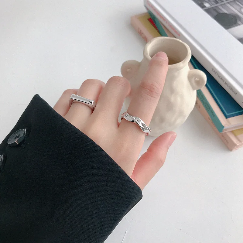 Женское кольцо с надписью Love Me More AsinLove серебряное витое на английском 925 пробы |