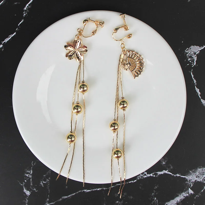 Женские серьги-клипсы золотая металлическая Длинная цепочка вишневый цветок