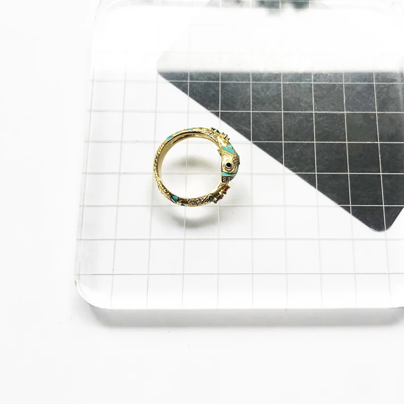 Женское кольцо в виде змеи золотистого цвета серебро 2020 пробы 925 | Украшения и