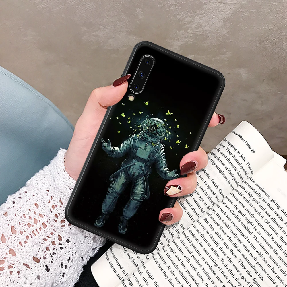 

Space astronaut Phone Case For Samsung Galaxy A 5 7 8 10 20 20E 21S 30 30S 40 50 51 70 71 black Coque Silicone Etui Painting