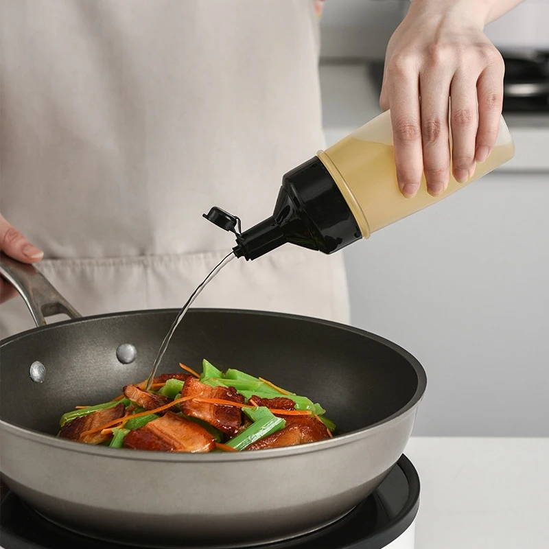 

4 Pack Condiment Squeeze Bottles, Refillable Salad Tomato Sauce Bottle Food Dispenser for Oil, for Kitchen BBQ Use