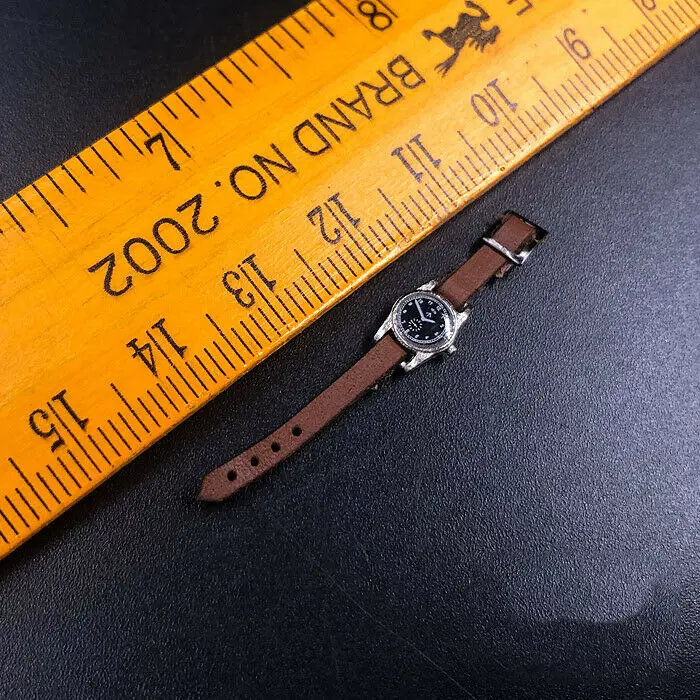 

Модель часов британского командира красного дьявола времен Второй мировой войны