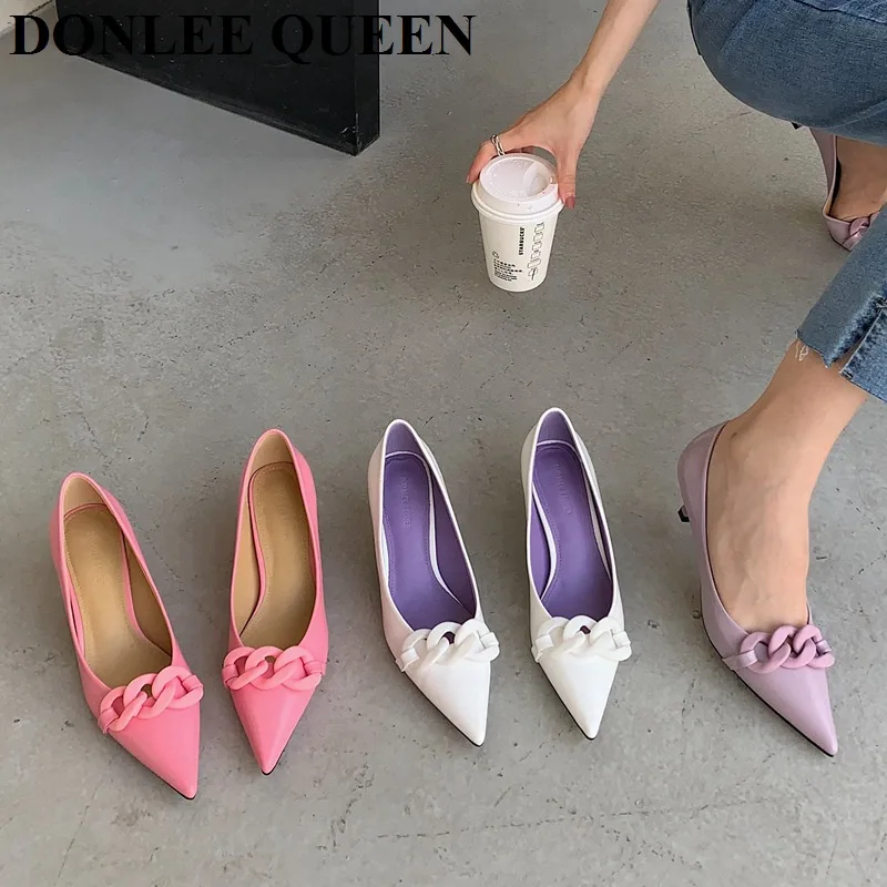 

Туфли-лодочки женские на высоком тонком каблуке с острым носком и цепочкой