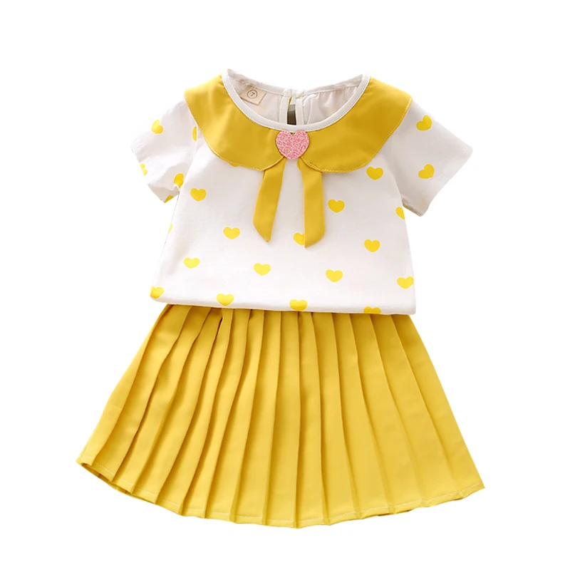 

DFXD утепленный детский лето 2020 комплект одежды для девочек в Корейском стиле Стиль с футболкой с коротким рукавом и изображением сердца футболка плиссированная юбка, комплект одежды из 2 предметов; Комплекты детской одежды; 2-7Yrs