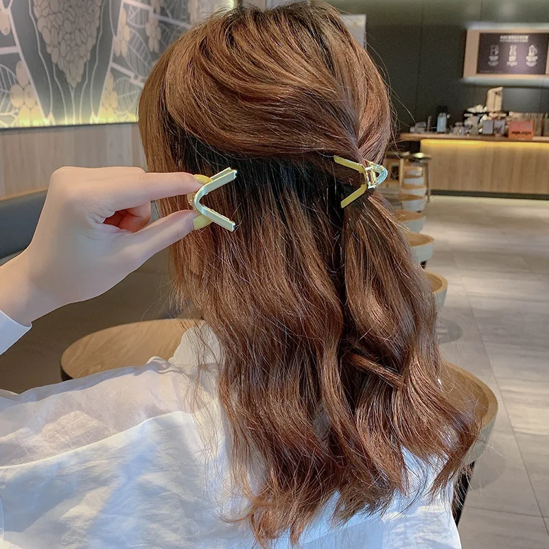

Woman Korean Style V-Shape Metal Hairpins Geometric Crystal Hair Clips Hairgrips Girls Barrettes Fashion Hair Accessories 2021