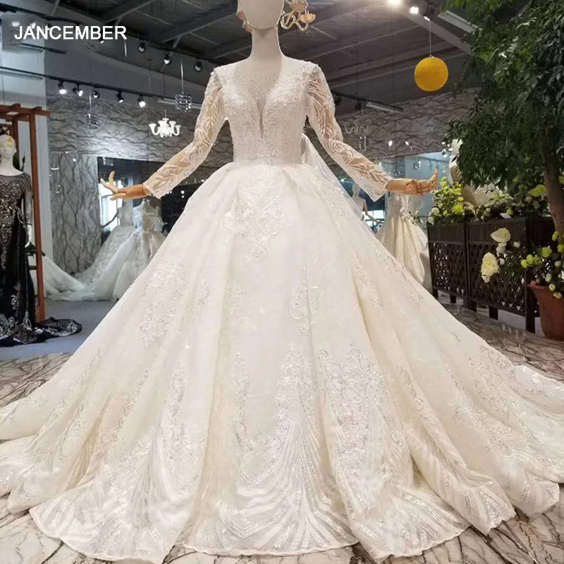 Женское свадебное платье с длинным шлейфом круглым вырезом и длинными рукавами |
