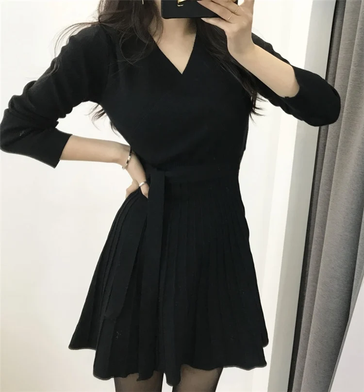 Colorfaith, новинка, осенне-зимние женские вязаные платья, модное повседневное женское плиссированное платье с v-образным вырезом, на шнуровке, женское платье с поясом, DR9875 - Цвет: Черный