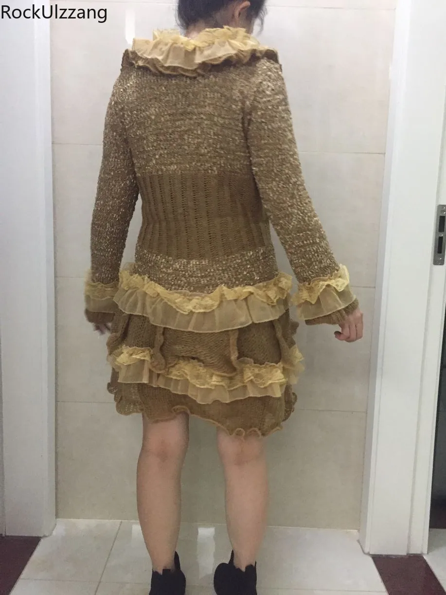 Кружевной Каскадный облегающий свитер с рюшами роговыми пуговицами и v-образным