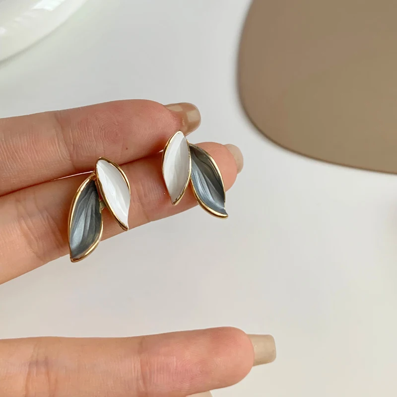 

S925 needle Women Jewelry Leaves Earrings Popular Design Vintage Temperament Enamel Stud Earrings For Women Party Gifts
