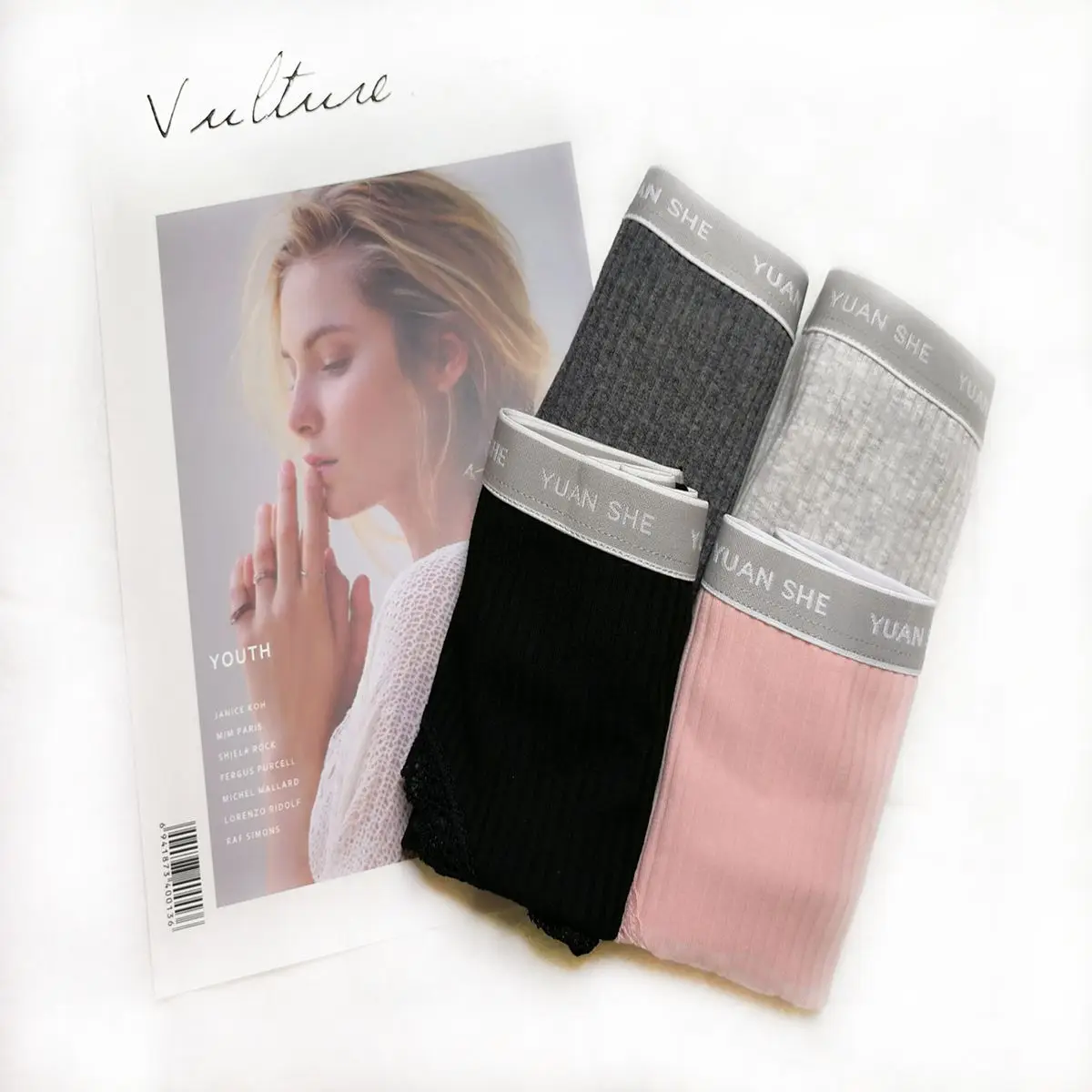 

Four simple and comfortable English letter thread cotton underwear women's middle waist pure triangle
