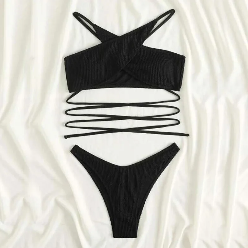 Соблазнительные бикини в рубчик с перекрестной лямкой через шею черный