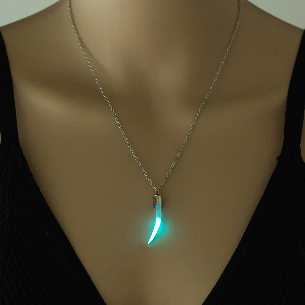 

Halloween Night Light Pepper Pendant Handmade Pendant Necklace Suitable for Ladies' Luminous Classic Necklace Wholesale Jewelry