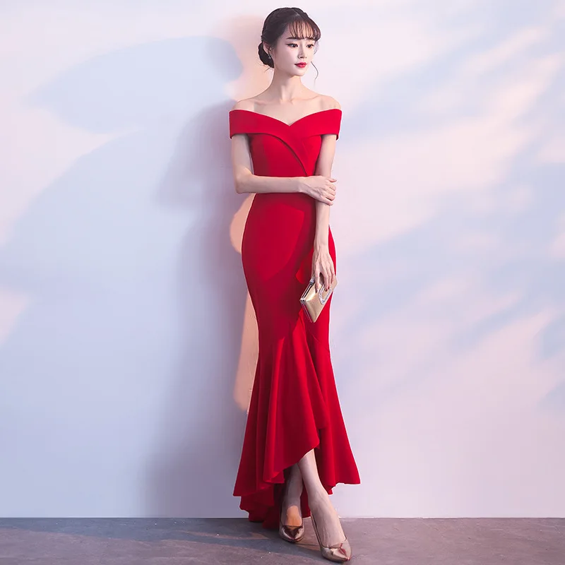 Темно-синие женские вечерние платья с вырезом лодочкой и открытой спиной