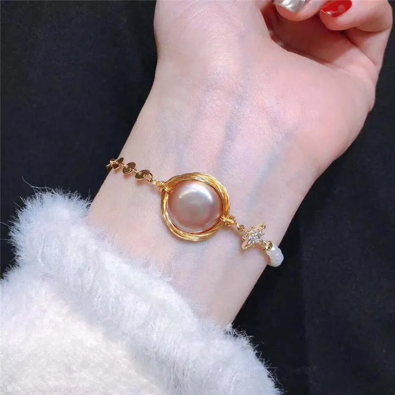 

Fashion Natural Big Pearl Shell Mother Shell Handmade Temperament Bracelet For Women 2021 New Arrival