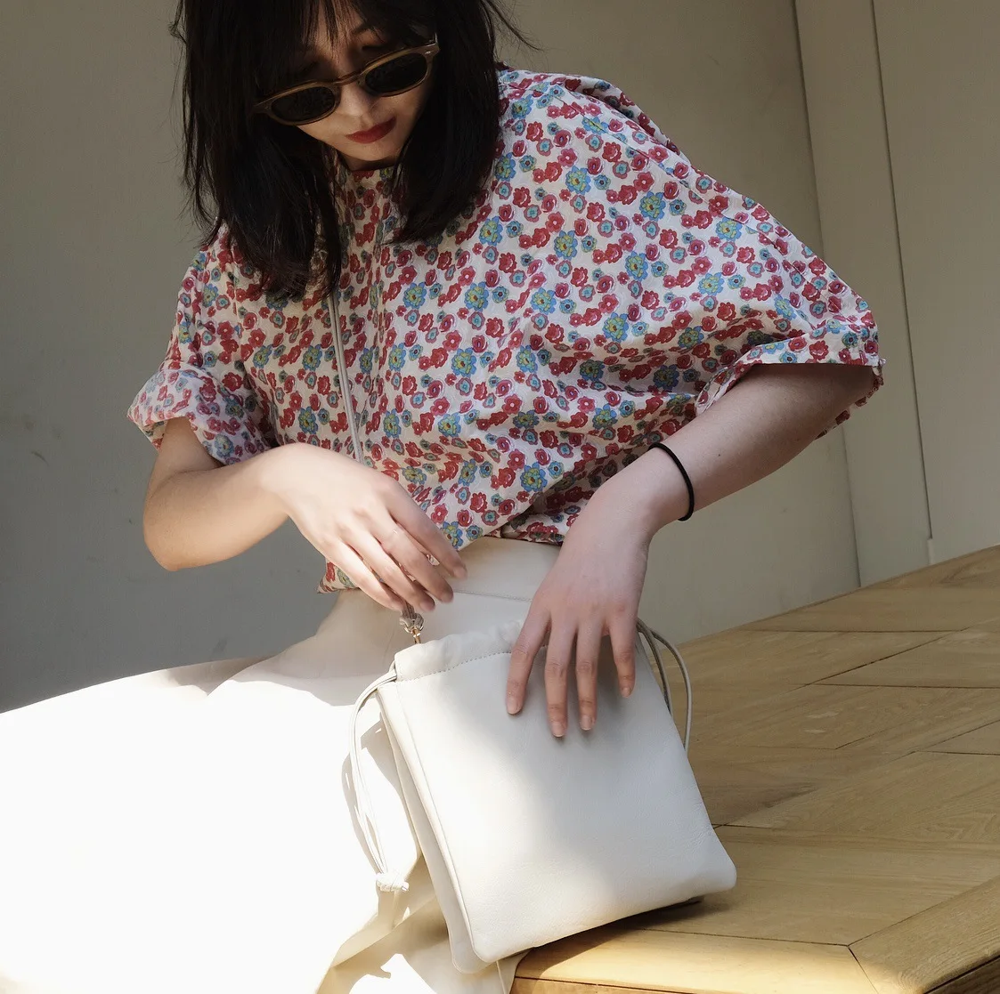 

New product Fashionable and versatile Simplicity temperament Shoulder Messenger Bag Leather sheepskin Bucket small square bag