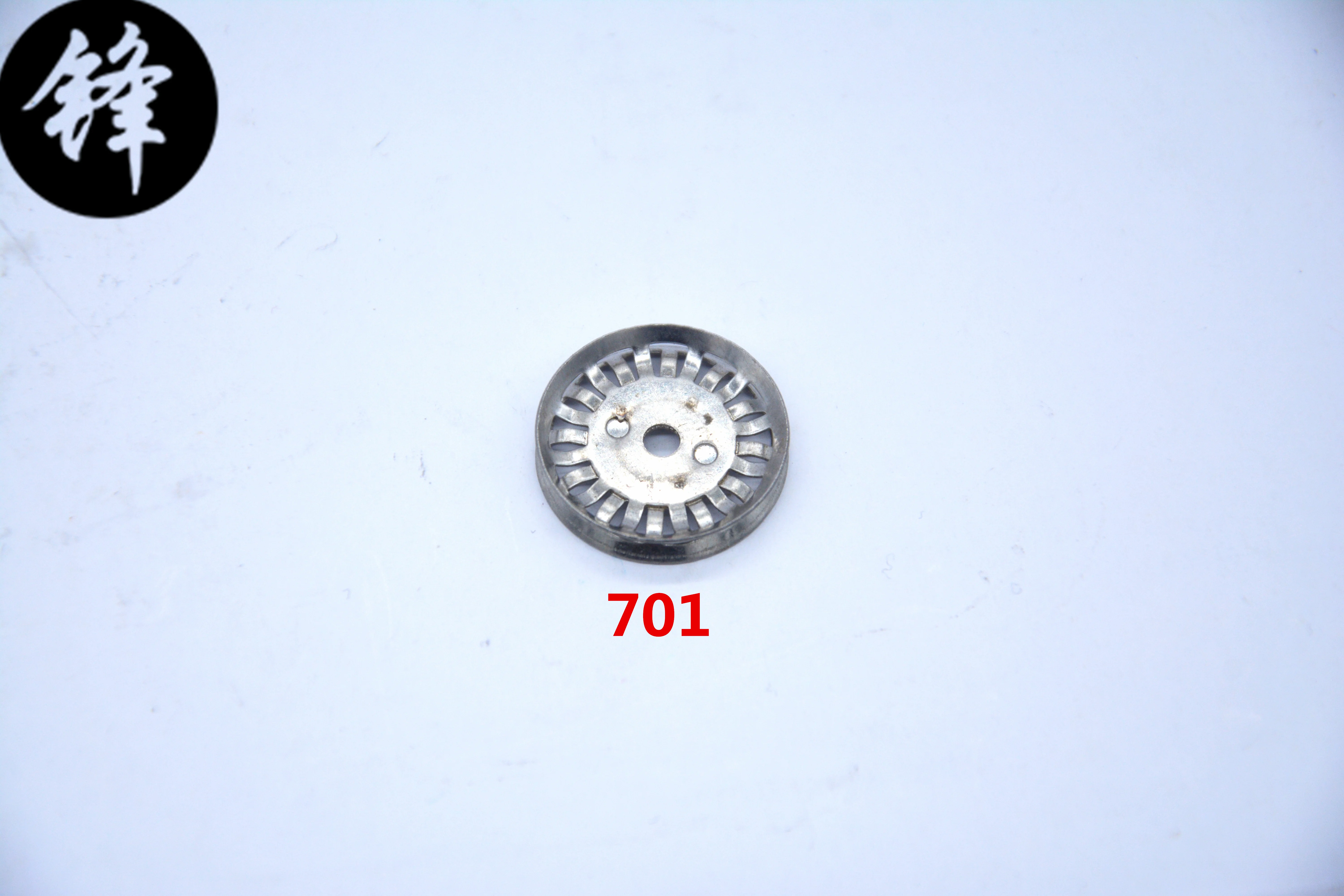 Компьютеризированная вышивальная машина -- на колесе железо пластик нержавеющая