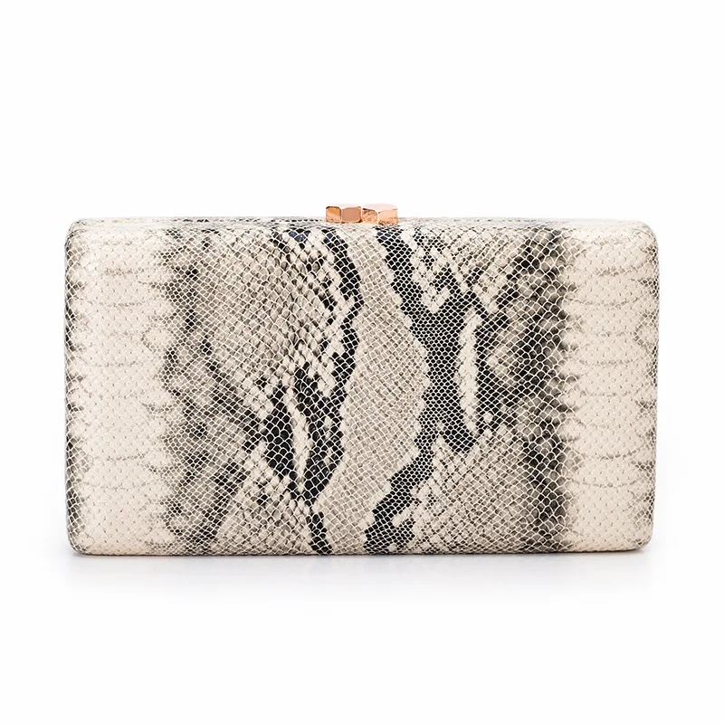 Женская сумка-клатч с текстурой под змеиную кожу |