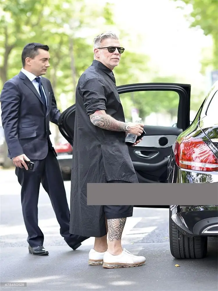 Мужская Новая сценическая рубашка в подиумном стиле черная с коротким спереди