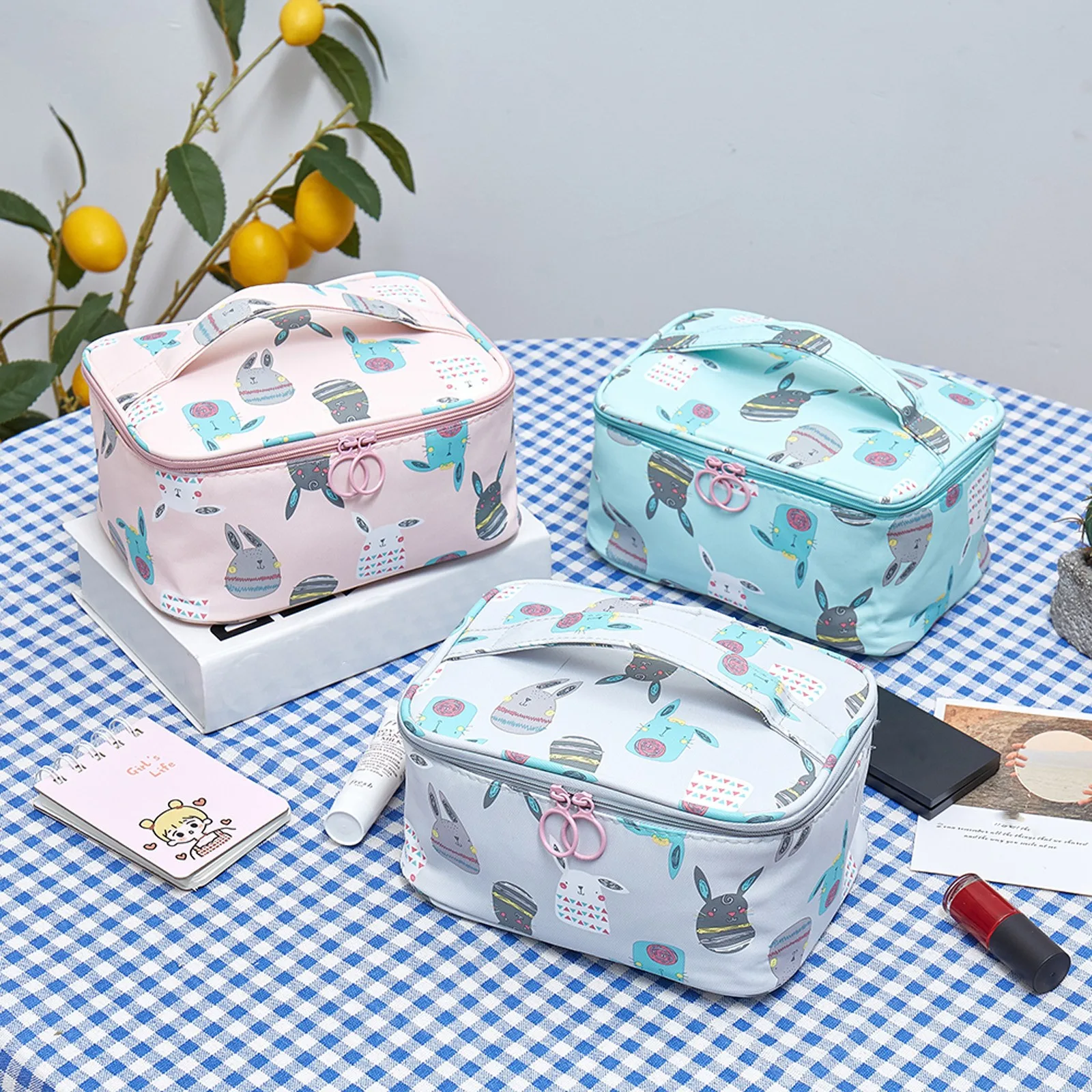 Большая дорожная косметичка несессер вместительная сумка для хранения простая