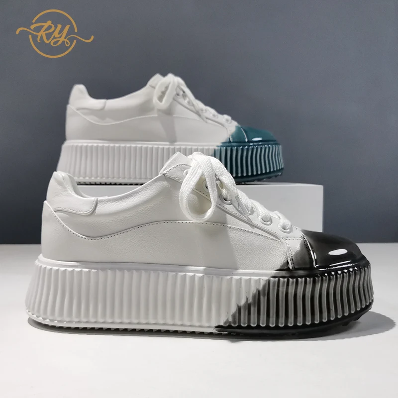 Женские кроссовки с массивной подошвой модные из натуральной кожи повседневная