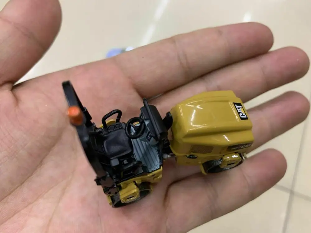 Высокодетализированный компактный гусеничный Кот CB2.7 в масштабе 1:50 от бренд Diecast