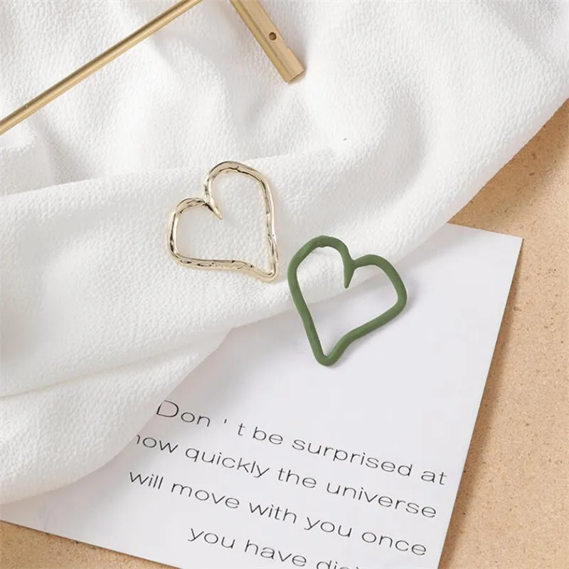 Шикарный стиль полые золотые серьги-гвоздики в форме сердца для женщин модные