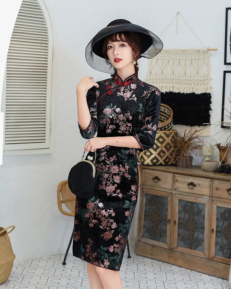 

Vintage Slim Printed Velour Qipao Women Half Sleeve Split Knee Length Cheongsam Dresses Chinese Clothing Oversize 5XL