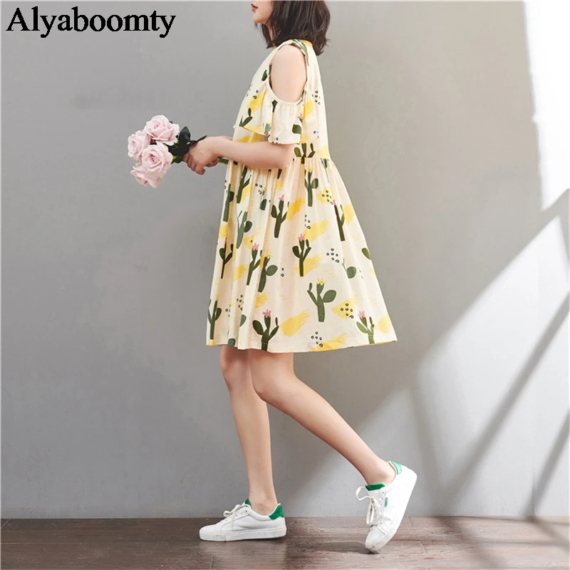 Женское милое платье на лето симпатичное с открытыми плечами и цветочным принтом