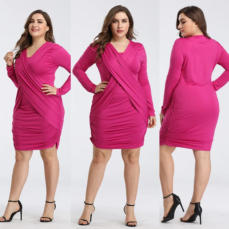 Женское однотонное платье средней длины повседневное офисное розового и