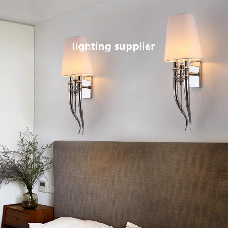 Современный тканевый настенный светильник в виде железного рога с когтями