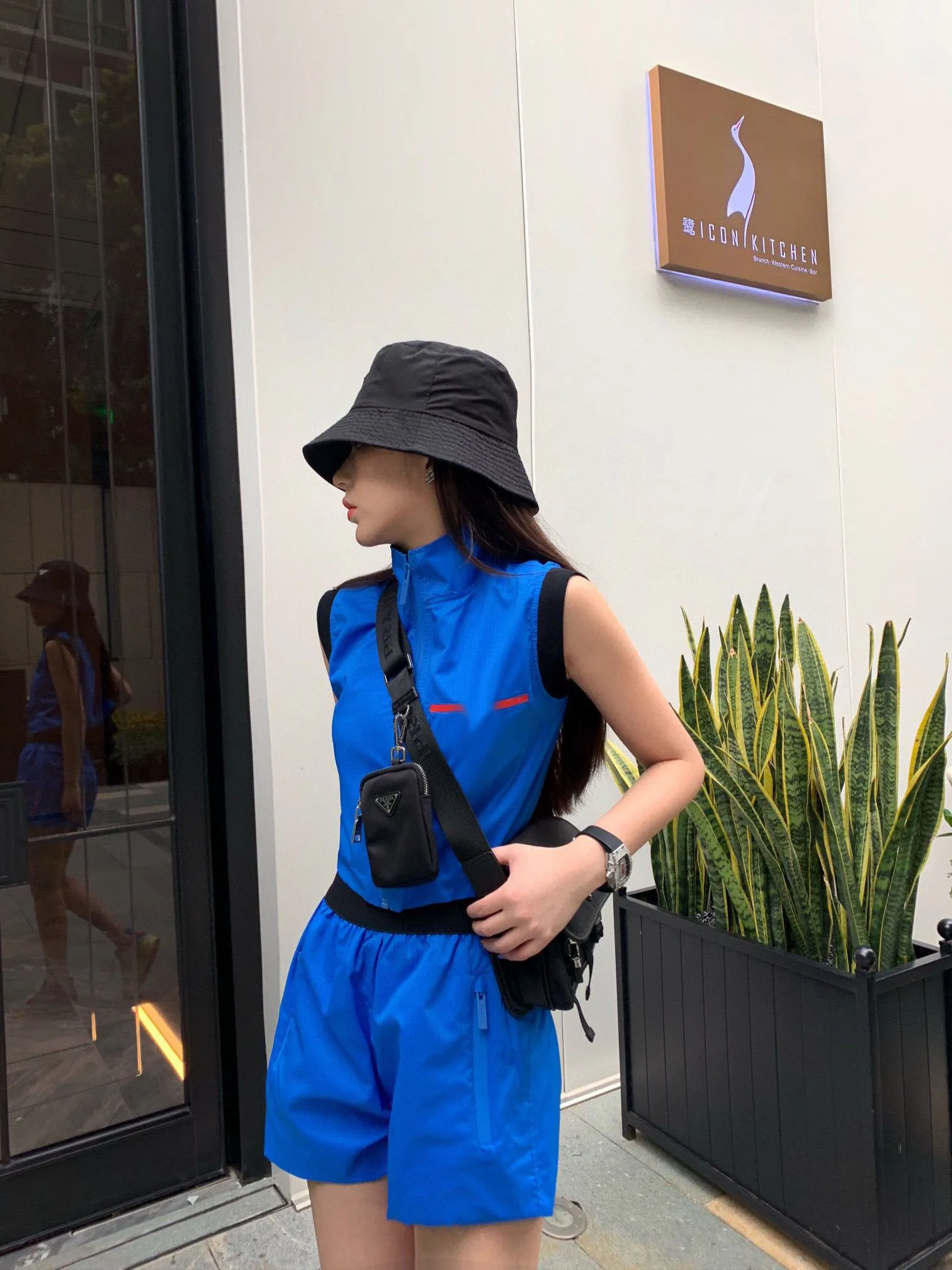 

2021 spring and summer women's stand-up collar sports suit shorts + sleeveless vest fashion youth 2 zipper decoration women