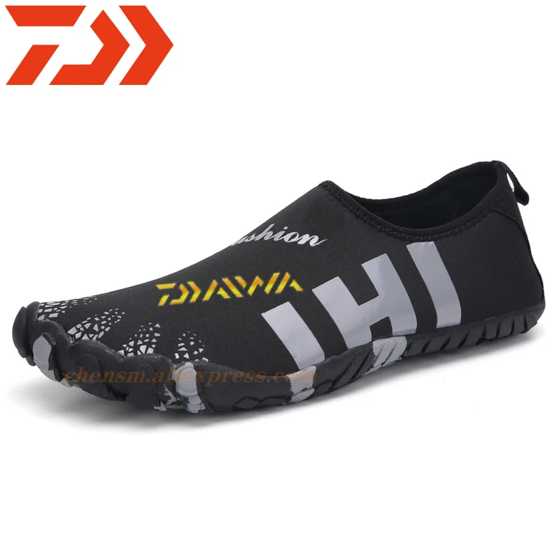 

Daiwa Summer Fishing Water Shoes Men Swimming Shoes Beach Shoes Quick Dry Plus Size Breathable Sneaker Letters Colorful For Men
