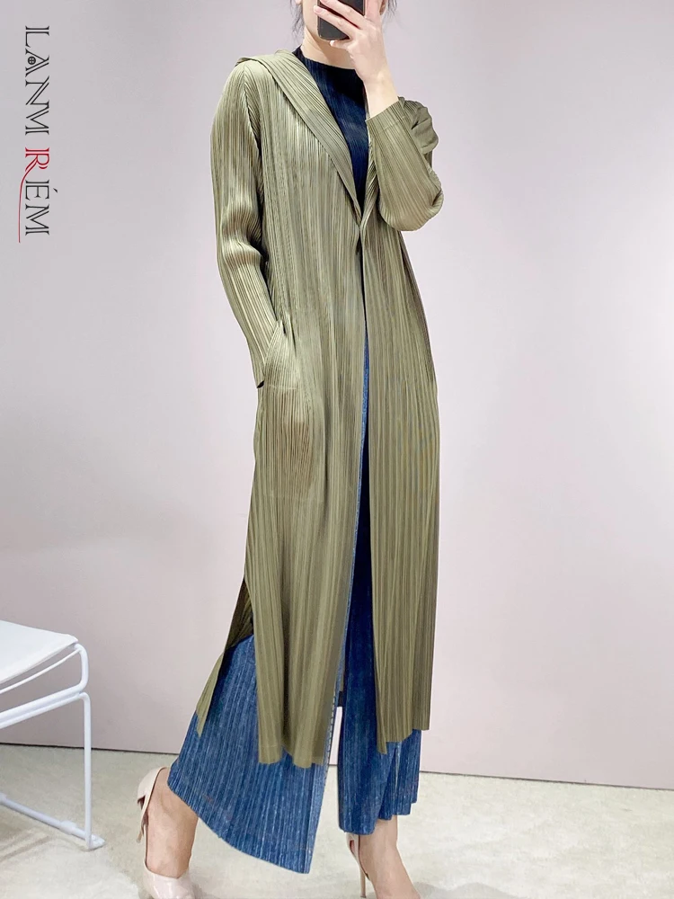 

LANMREM 2022 Spring New Folds Hooded Windbreaker Women Long Sleeve One Button Loose Solid Color Pleated Coat Fashion 2W382