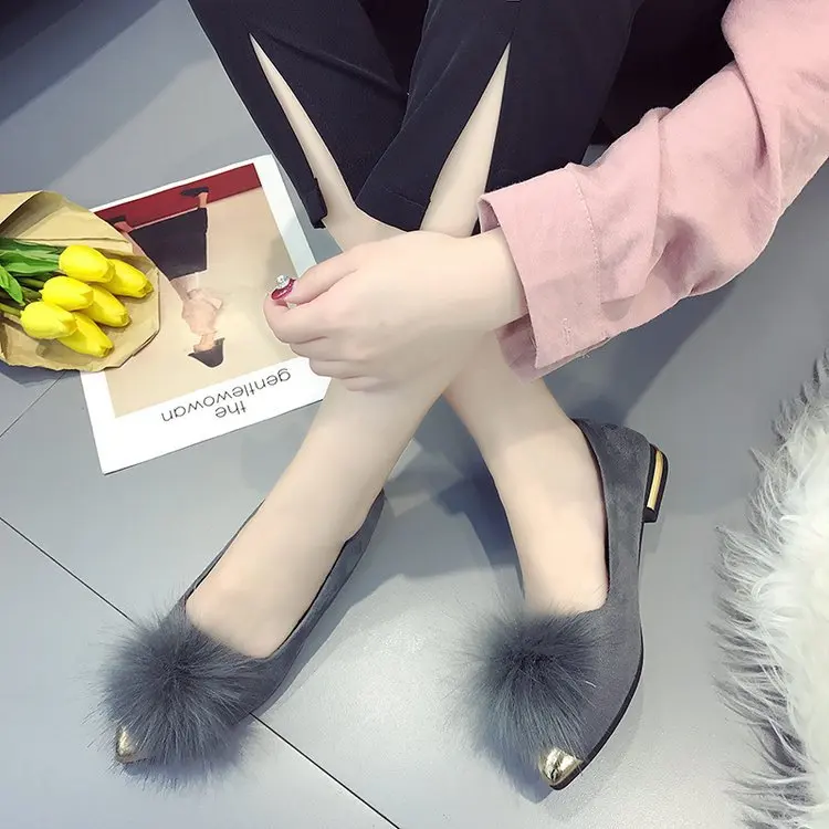 Женские туфли на плоской подошве зимние с украшением из меха 3 цвета размеры 35-40