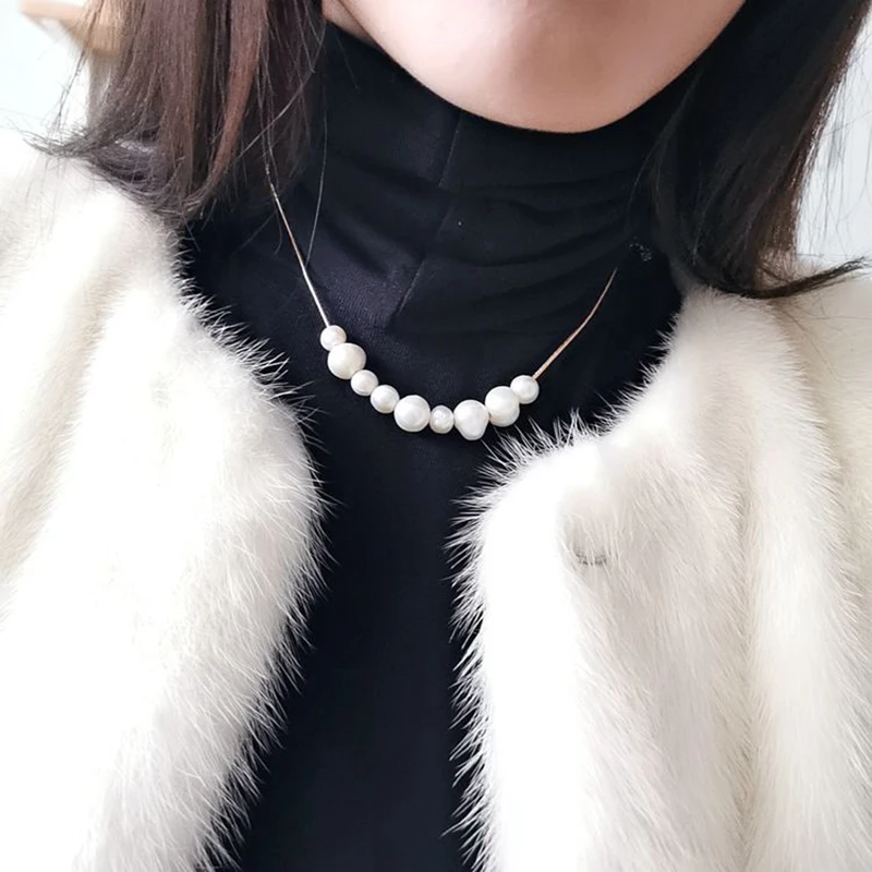 

Simple and elegant natural pearl smile arc Necklace