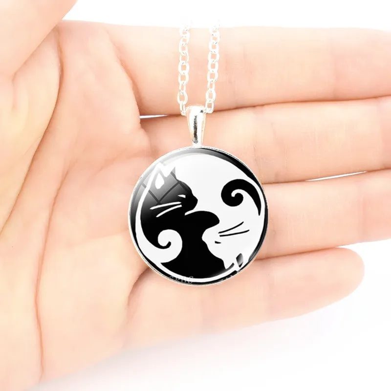 Светящееся ожерелье с подвеской кабошоном изображением кошки Инь Янь 3 цвета