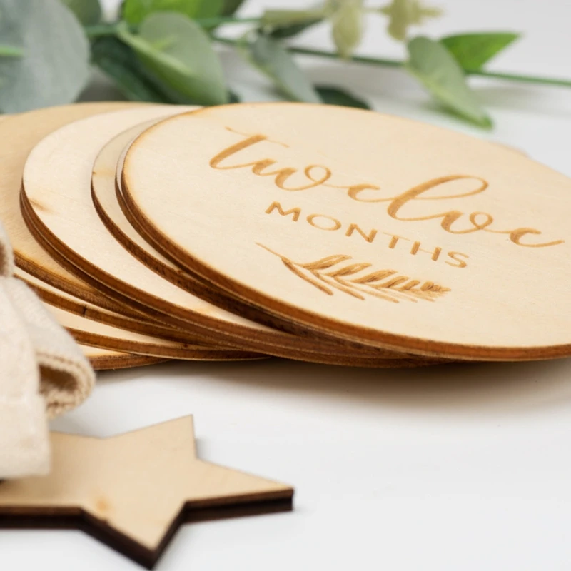 

W3JF 12 Pcs Baby Milestone Cards Wooden Commemorate Baby Birth Monthly Recording Discs Newborn Shower DIY Gifts